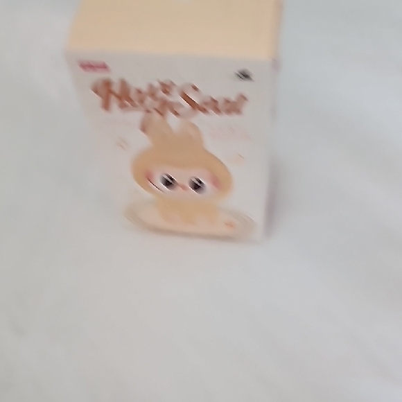 EUC POPMART "SECRET" HAVE A SEAT LABUBU - Picture 5 of 5